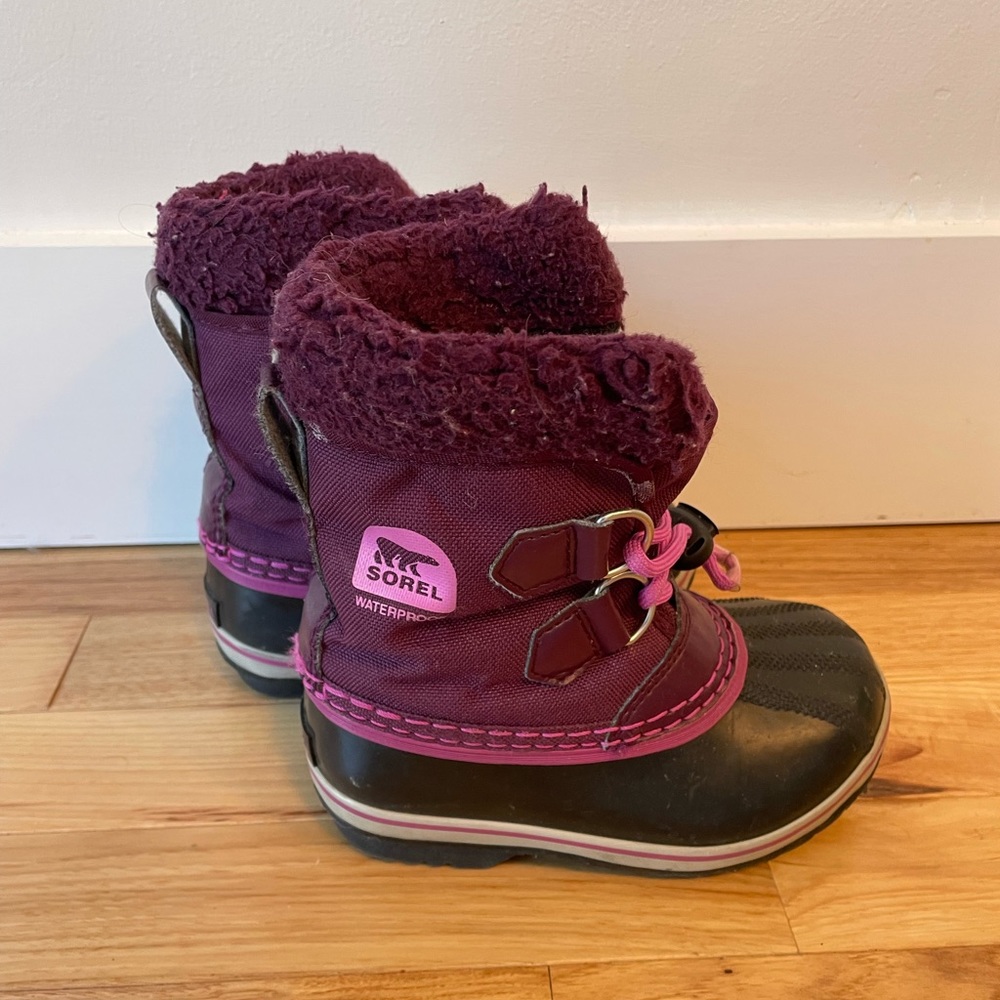Sorel Yoot PAC winter boot purple size 10 toddler
